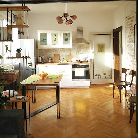 Sunny Downtown Apartment For 4 Sofya Dış mekan fotoğraf