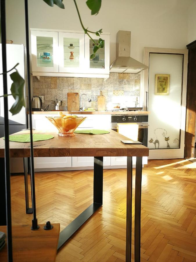Sunny Downtown Apartment For 4 Sofya Dış mekan fotoğraf